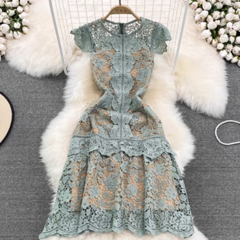 ワンピース ワンピドレス レース かわいい 大人可愛い きれいめ シンプル カジュアル 大人 上品 おしゃれ お洒落 大人女子 こなれ感 個性的 主役級 存在感 美容師 メイクアップアーティスト