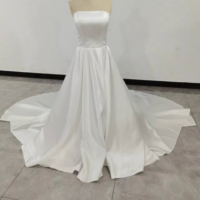 人気上昇！パーティードレス ベアトップ 華やかなトレーン/結婚式/披露宴