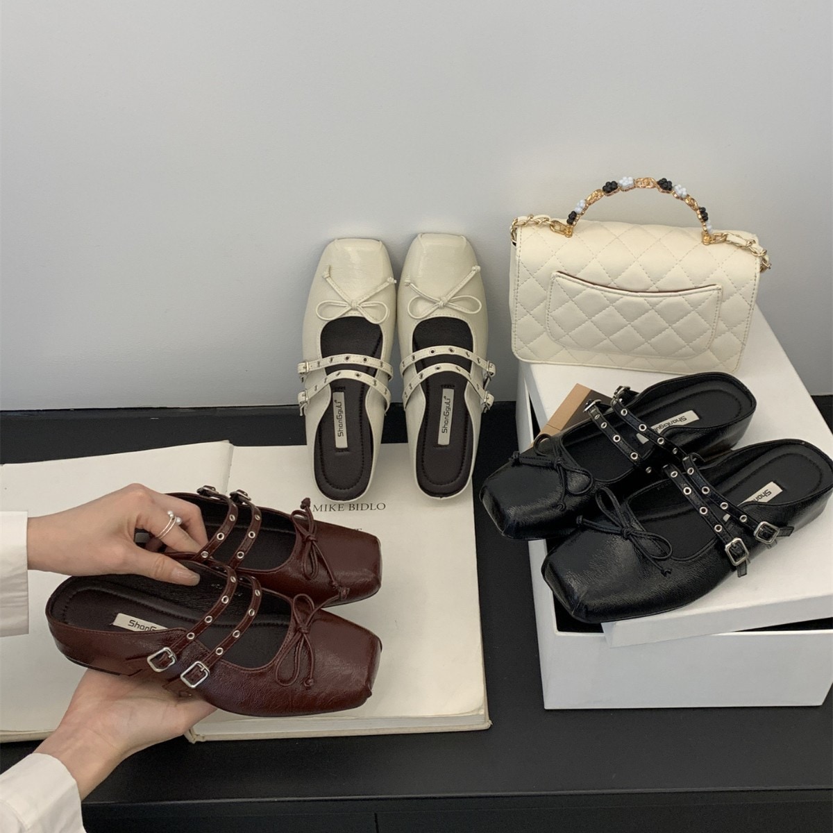 Cowhideバージョンbaotouセミドラッグレディースアウターウェア2025空のシングルシューズの後内側の高さの新しい正方形の頭の弓 5,405円