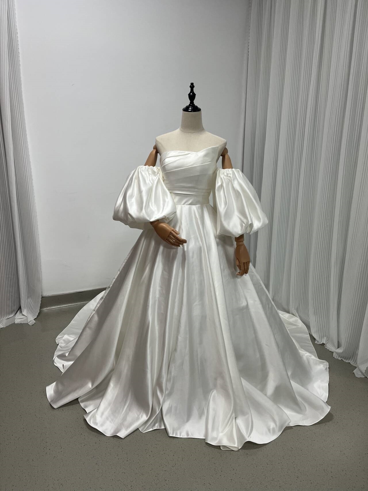 ウエディングドレス ベアトップ 取り外し袖 編み上げ プリンセスライン 結婚式/披露宴
