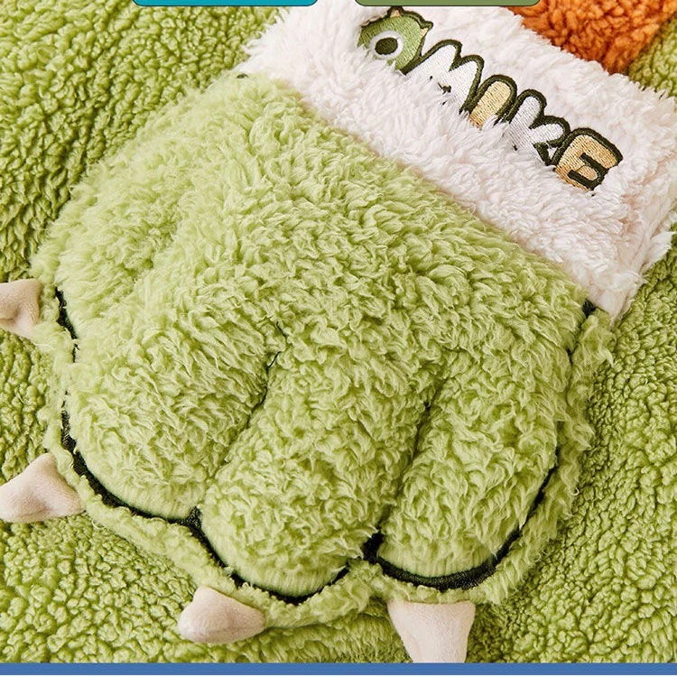 怪獣大学カップルパジャマ冬のサンゴのベルベットは大きな目の子の寝衣を厚くしてゆったりとした家庭服セットを着ることができる