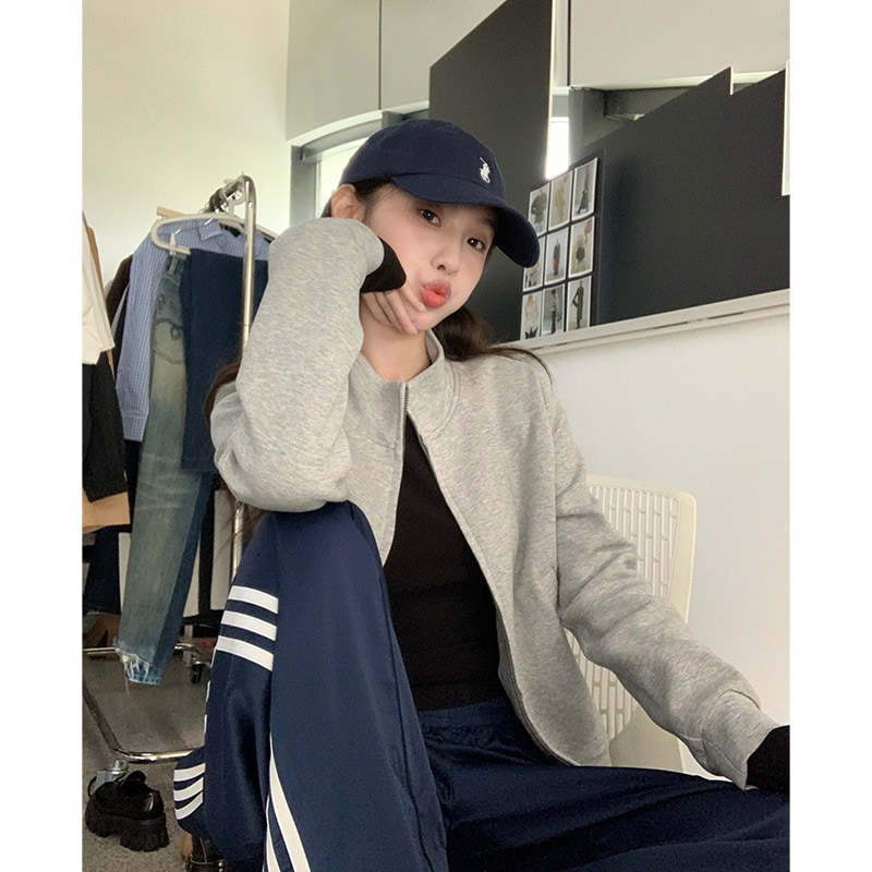 グレーのシンプルなジッパースタンドカラートレーナージャケット女性用 2024 秋カジュアルスポーツショルダートップ