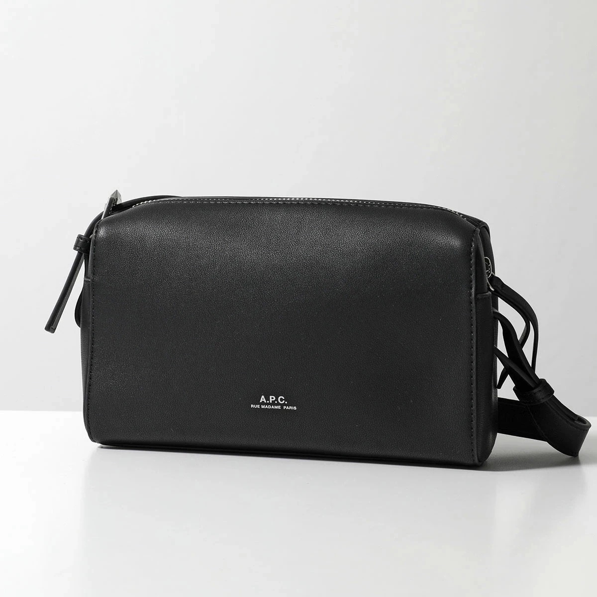 APC A.P.C. アーペーセー ショルダーバッグ CAMERA BAG NINO ニノ PUAAT H61821 レディース ロゴ カメラバッグ 鞄 LZZ/NOIR