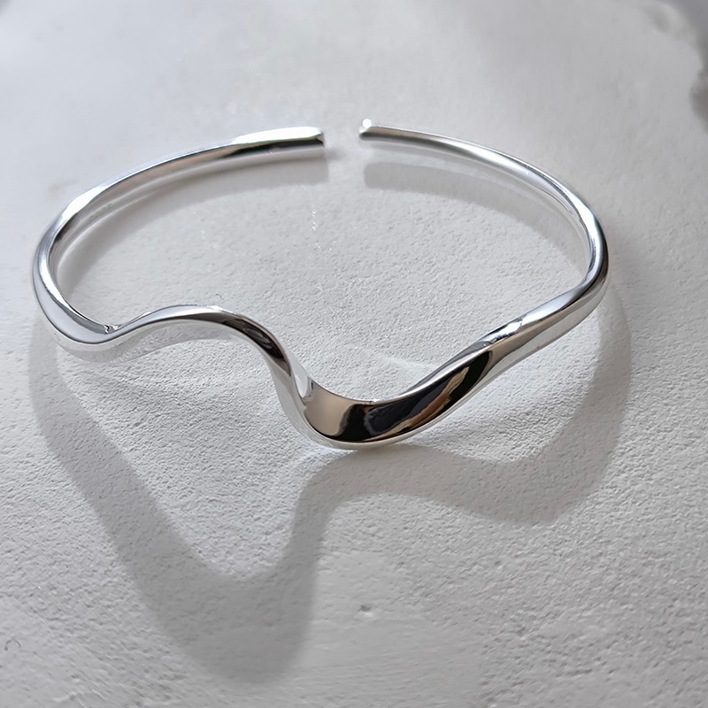 【Silver 925】ニュアンスウエーブバングル　アクセサリー　ジュエリー　アレルギー対応　　洗練　上品　シック