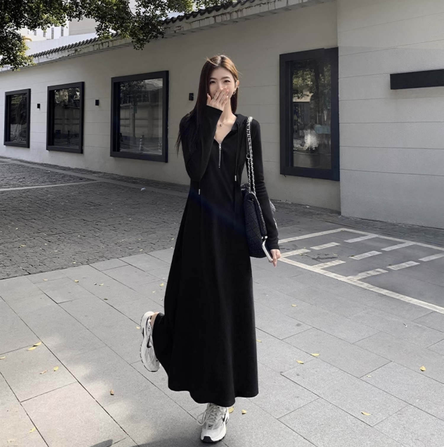 ワンピース レディース スウェットワンピ フレアワンピース ロジスワンピ きれいめ 個性的 秋服 冬服 マキシ丈 フルレングス 丈長 長袖 萌袖 Vネック セミフレア スリム タイト 細身 Aライン