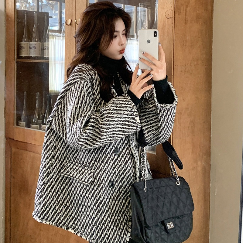 アウター ジャケット ノーカラージャケット 長袖 Vネック 前開き ショート丈 かわいい 大人可愛い きれいめ シンプル 上品 おしゃれ かっこいい カジュアル レトロ こなれ感 個性的 主役級