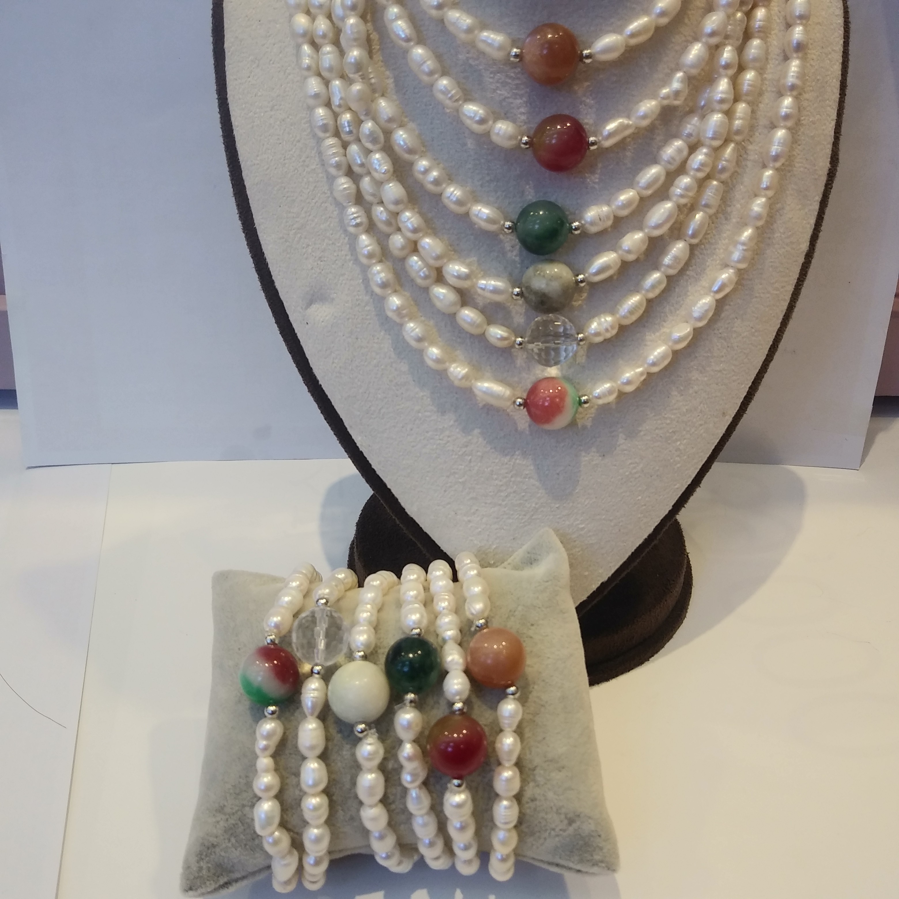 定番の冬ギフト 淡水真珠のネックレスのブレスレットセット（12） ネックレス