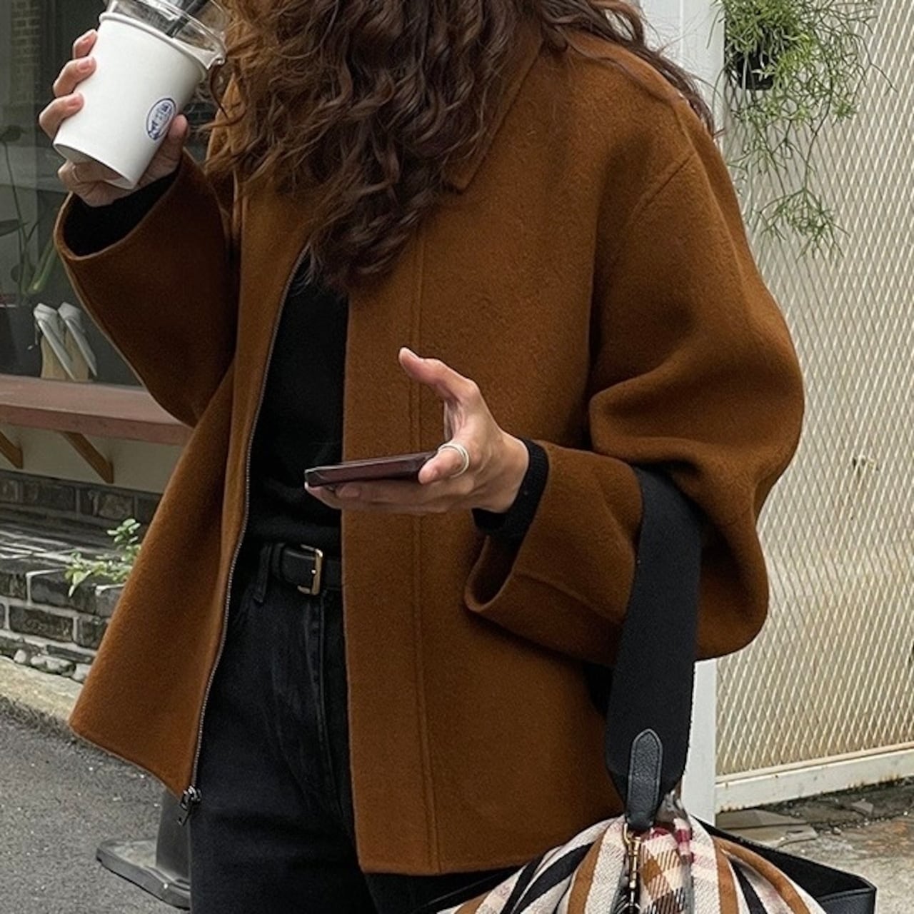 2024 秋冬アウター ショートコート ジップ チャック 襟 ラペル 長袖 秋 茶色 黒 おしゃれ かわいい 韓国ファッション レディース お出かけ