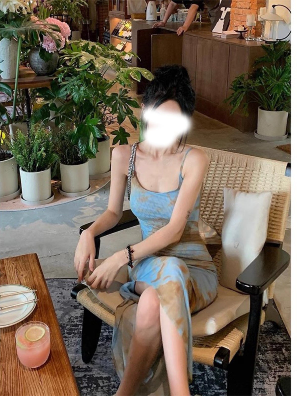 女性のためのフランスのレトロな絞り染めサスペンダードレス 2024 スリムヒップスカートホットガールスリットロングスカート