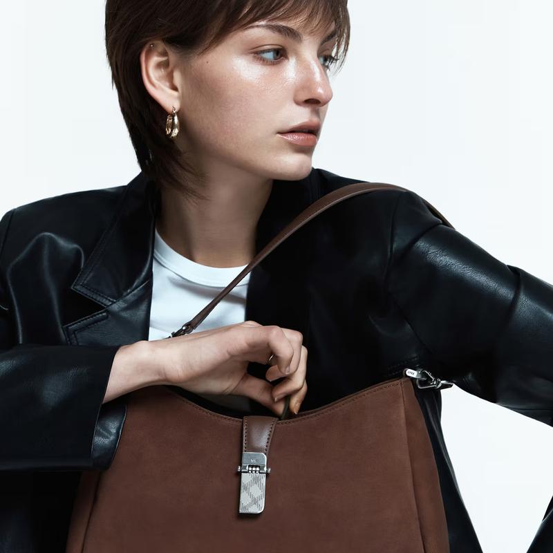 DCBA6E173W3 [CLA] ダークブラウン スエード チェック装飾ポイント ショルダー兼クロスバッグ