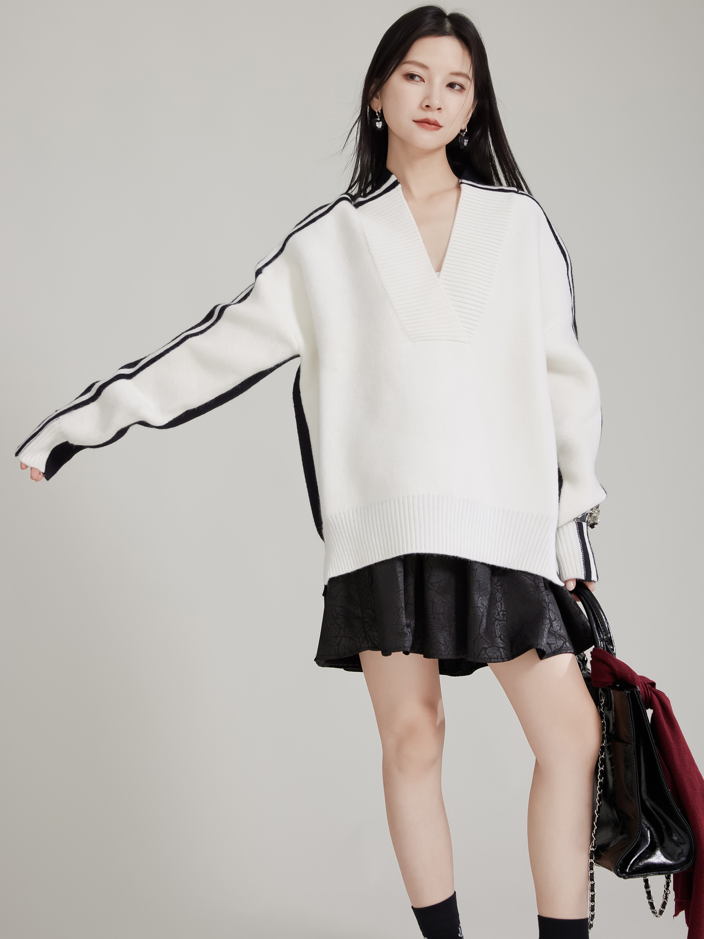 【J.Fashion】 ｖネック ニット 黒白ドッキング 厚手 セーター レディース 個性的なデザイン 関連商品は店で購入可能 メガ割