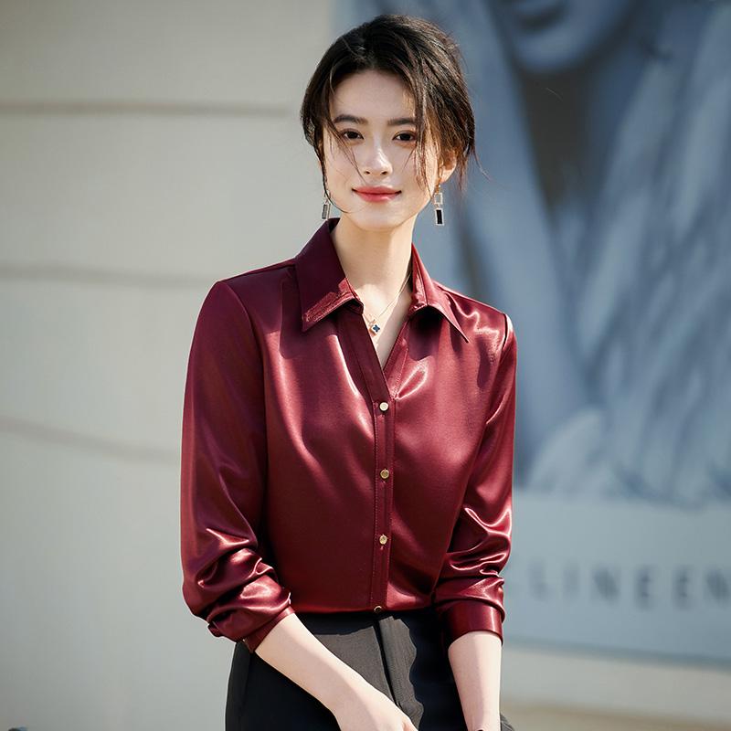 コーデ レディース ファッション オシャレ カワイイ シンプル きれいめ ナチュラル 上品カジュアル 婦人服 ハイエンド サテンシャツ 通勤ウェア フォーマル 仕事 服 ワイン レッド シャツ