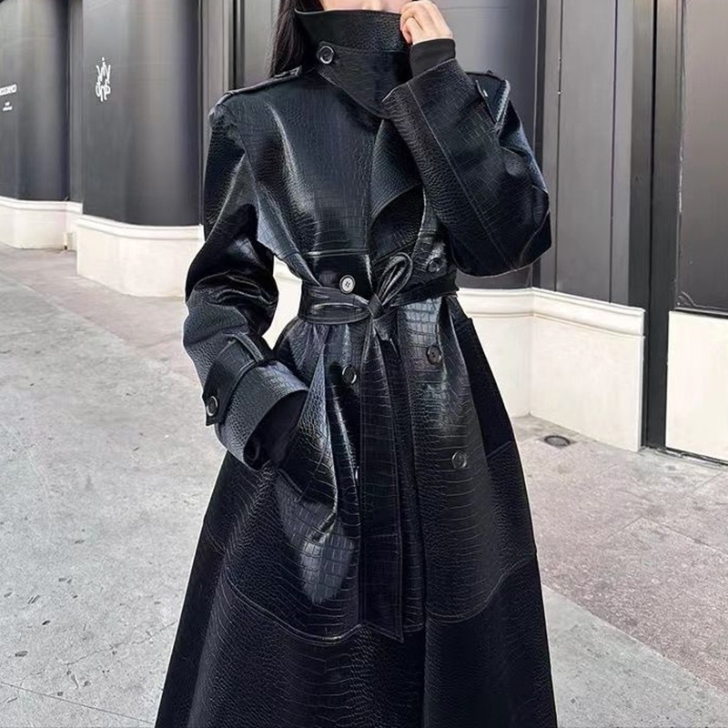 フレンチスタイルの都会的でシックなレディース用レザートレンチコート秋冬仕様でミドル丈エレガントゆったりとしたフィット感ウエストを絞ったスワローテールコート