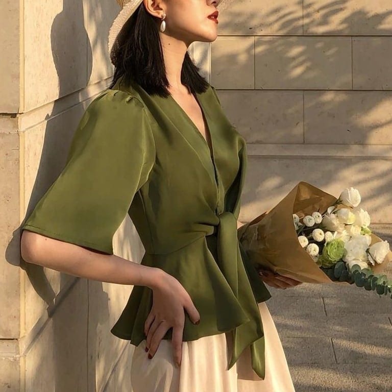 トップス レディース シャツ ブラウス 袖あり 半袖 五分袖 襟なし フリル ウエストマーク ハイウエスト カシュクール Vネック ペプラム 大人可愛い きれいめ シンプル カジュアル 大人 上品 w