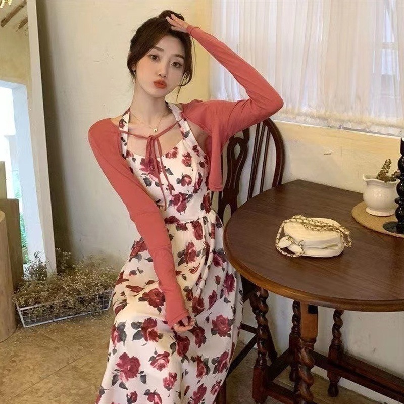 2025新しい優しいスタイルのフレンチホルターネックロングスカート女性のためのローズ花柄サスペンダードレスツーピース夏セット 4,767円