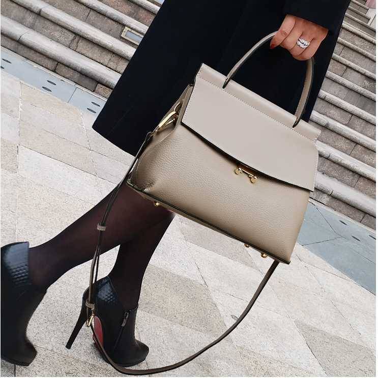 ハンドバッグ ショルダーバッグ カバン レディース 2way 肩掛け 手持ち マチ広 大容量 収納 スクエア型 無地 オールシーズン グレー OL オフィス 通勤 お出かけ コーデ 女子会 エレガント