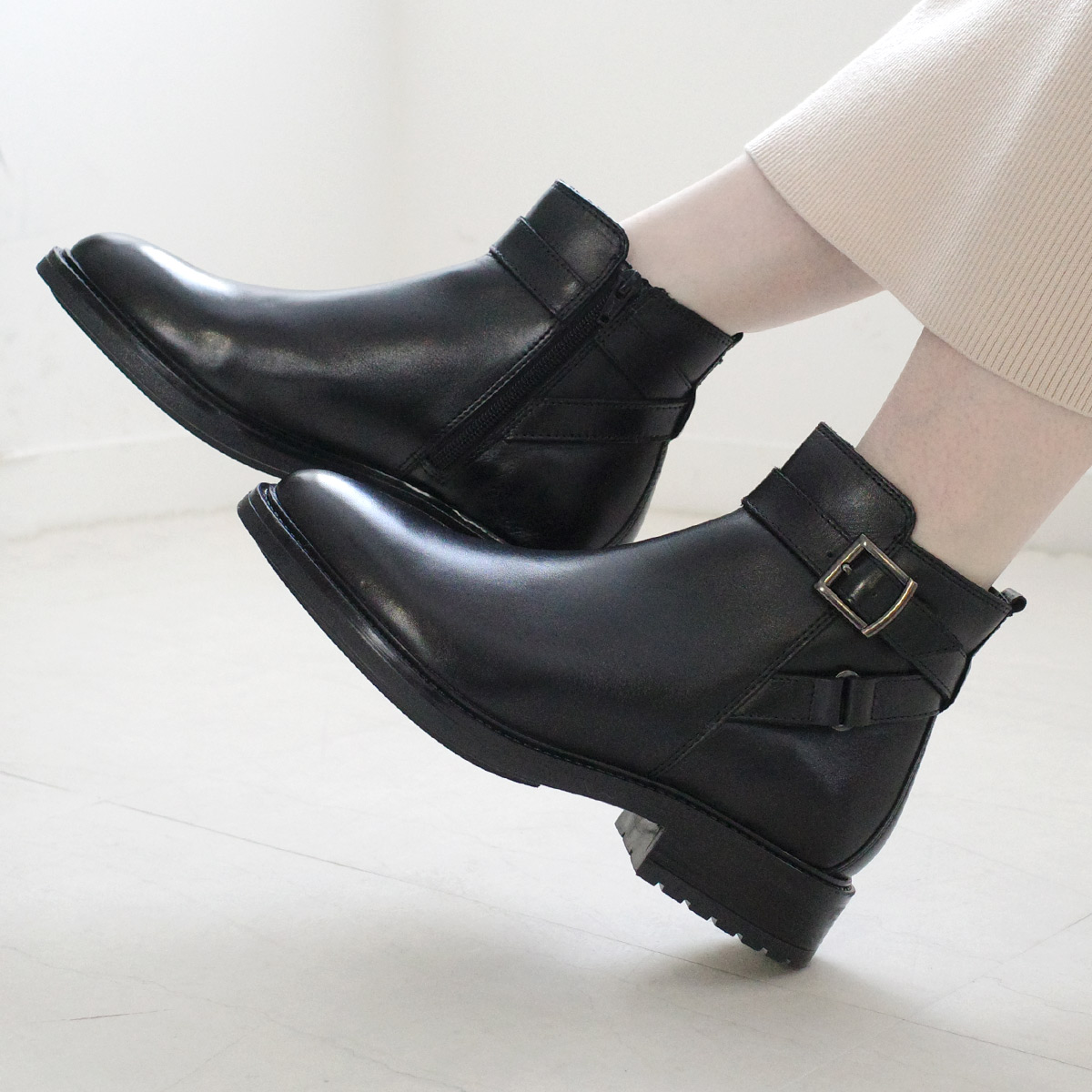 本革ベルト付きブーツ レディース 9,995円
