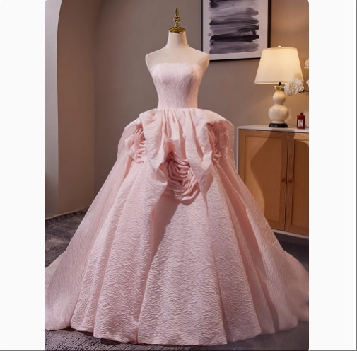 ウエディングドレス ピンク ベアトップ ビスチェタイプ プリンセスライン 細見えシルエット Aライン 華やかなトレーン 花嫁