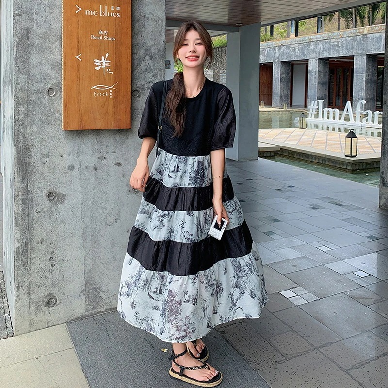 外国のファッショナブルなインクペインティングドレス2024新しいレトロな薄いカントリースタイルの印刷スプライシングロングスカートの実際の撮影