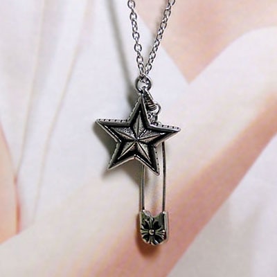 送料無料カンダニエル/Kang Daniel st. [SURGICAL STEEL] アンティークスター＆ピンネックレス (2type) 6,230円