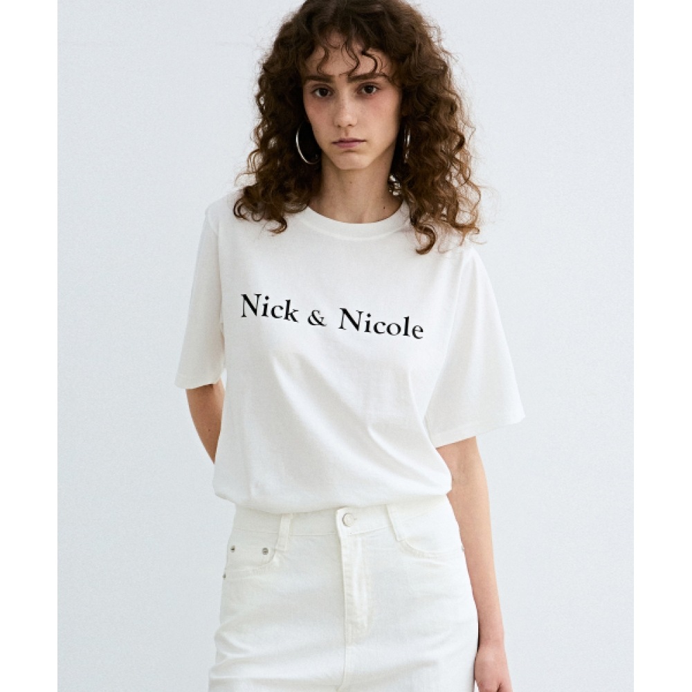 ニック&ニコールニコールクラシックシグネチャーロゴトップ_ホワイト