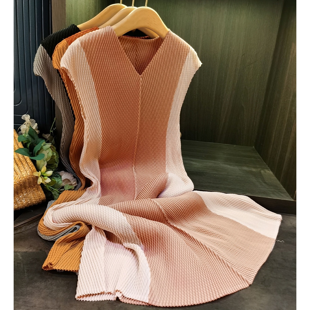 ファッションはvネック半袖の竜鱗のしわのワンピースの気質にぶつかります