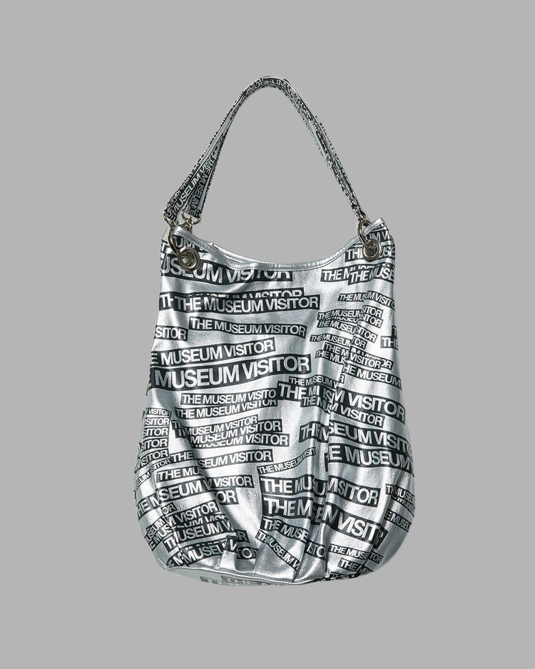 【THE MUSEUM VISITOR】 THE MUSEUM VISITOR LOGO PRINTED TOTEBAG : SILVER