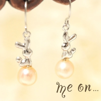 me on... K10ホワイトゴールド ラビット パール フックピアス 発送目安２-３週間