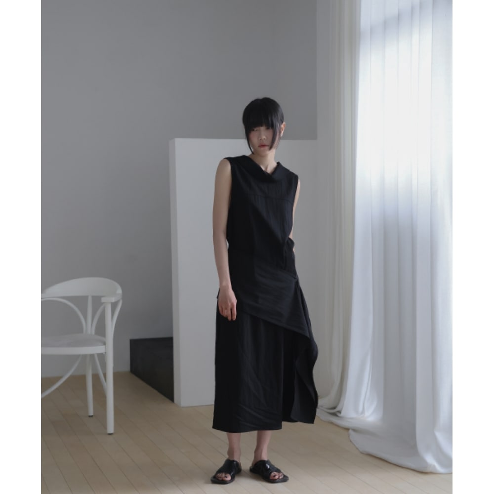 LYNTE ドレープネックレイヤードレスブラック