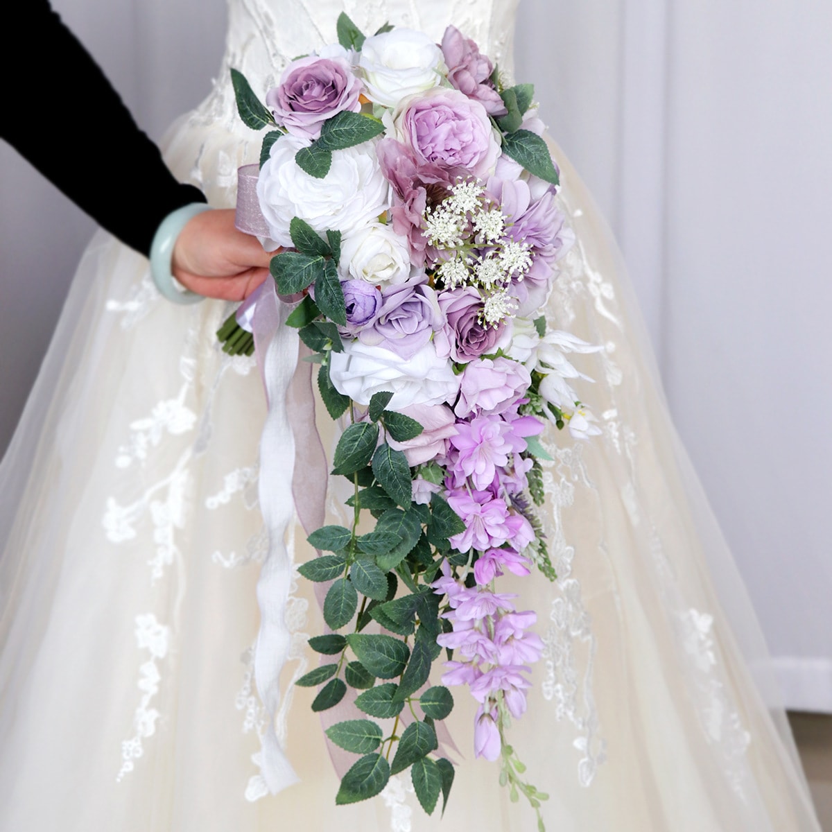 ロマンチックな紫色手持ちブーケ結婚式水滴ブーケウェディング用品花嫁ブーケ花飾り花束ブーケローズ人工花コサージュウェディングブライダルブーケバンケットブーローズ ブーケ マルチカラー新婦ヨーロピアン