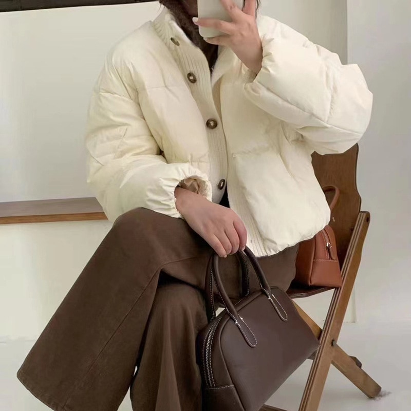 ウールタートルネックダウンジャケット女性の短い冬の新しいファッションデザイン肥厚ルーズホワイトダックダウンジャケット