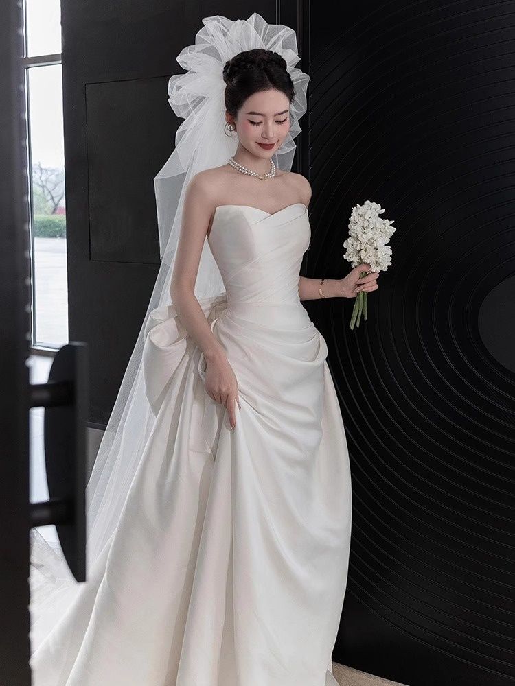 【2枚購入で 3oo円OFF！】テールメインウェディングドレススカートスモールレトロ婚約外出ベールブライトドレッシングガウン女性花嫁サテン