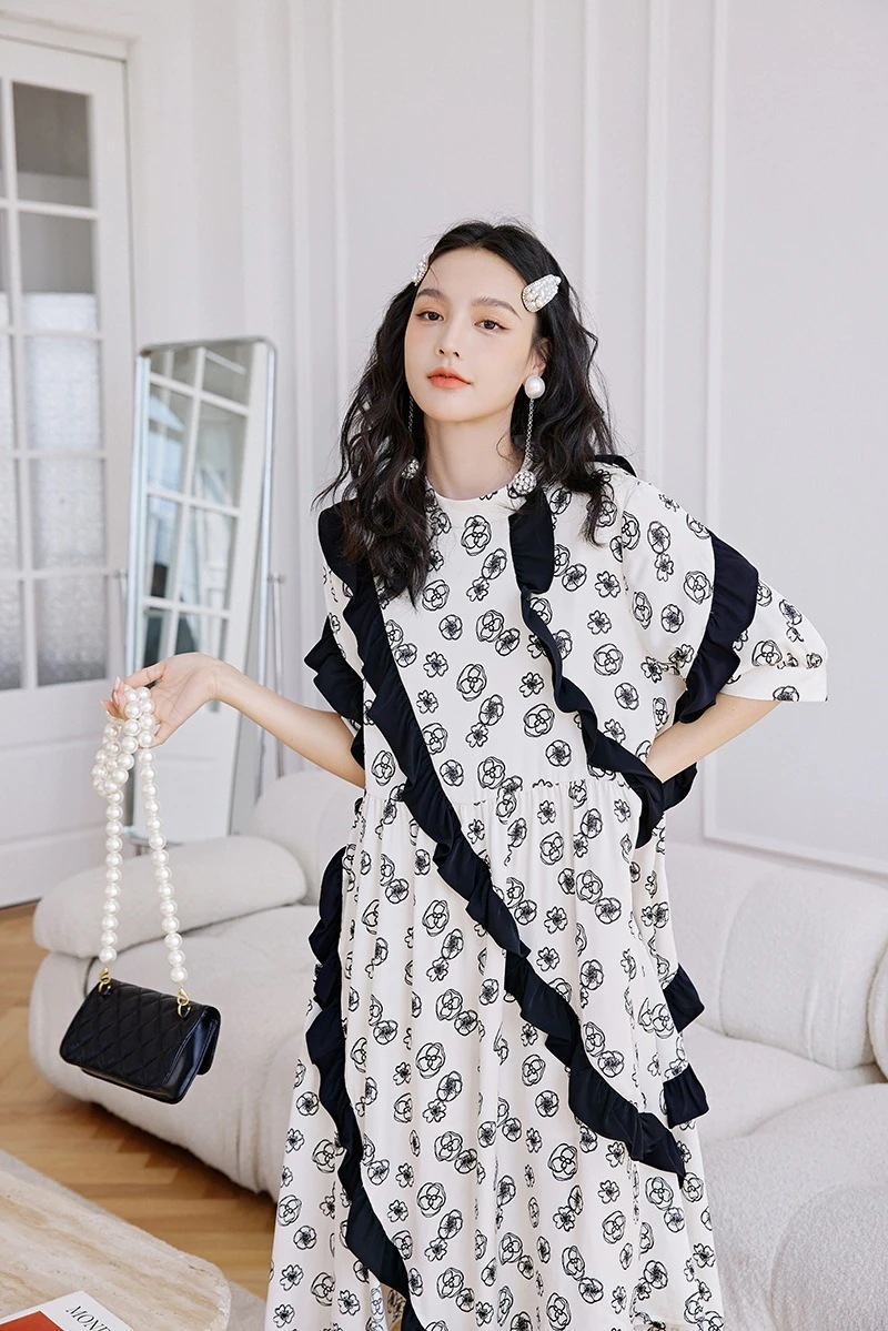 【急速出荷!】ドレスのガーリーな花柄デザイン笑ガクウッド耳元の大きく揺れるゆったりウエストワンピース