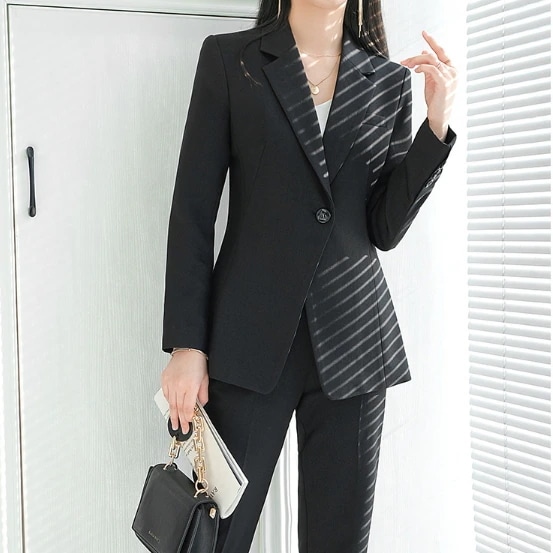 レディース 2点セット スーツ ジャケット パンツ 9分丈 長袖 袖あり 襟付き 角襟 ストレート ファスナー ポケット ハイウエスト 前開き ボタン 大人可愛い シンプル 上品 おしゃれ かっこいい