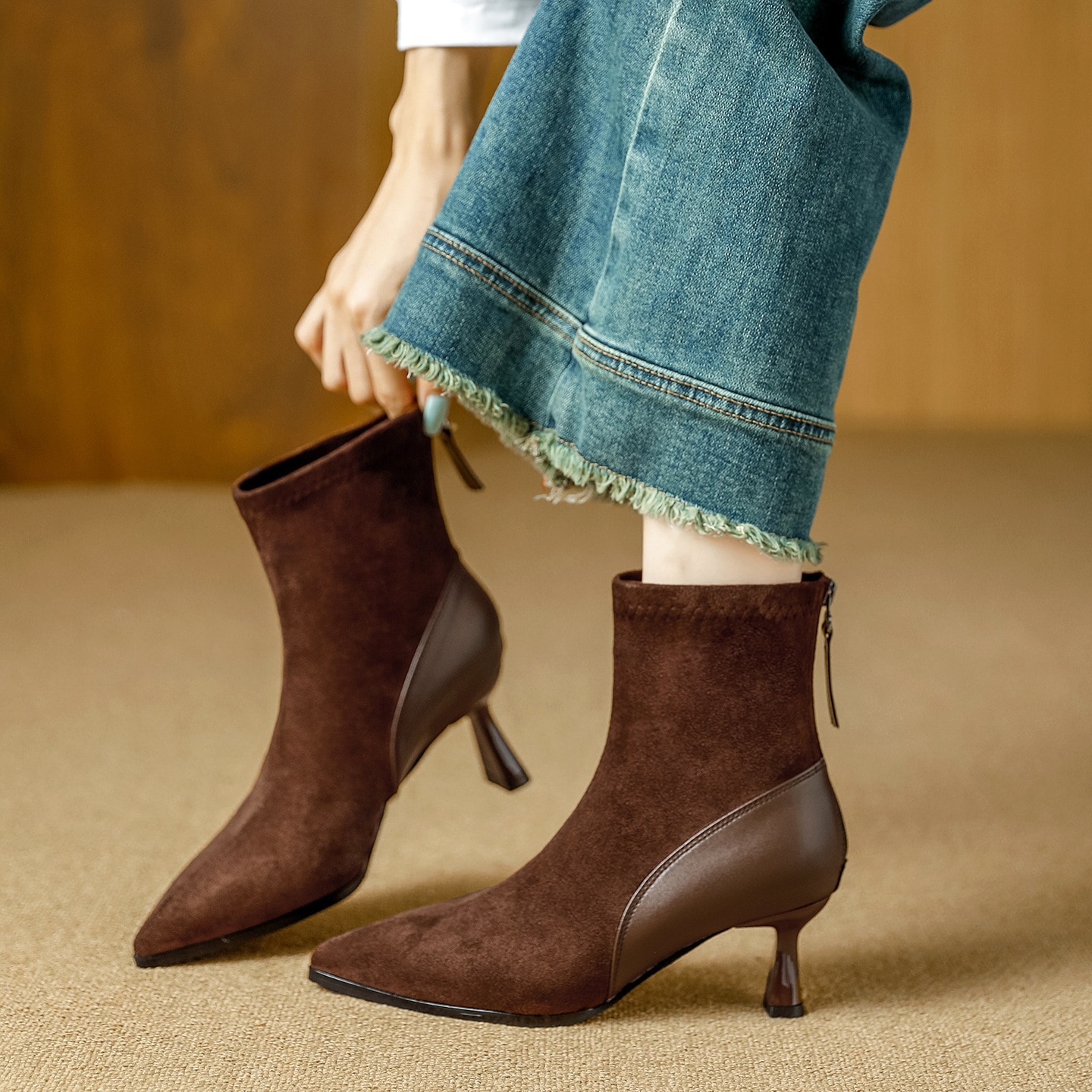 10個セット ハイヒールショートブーツ女性細ヒール2026スパイクスリムブーツスエードジョイントカレー色女性ミドルブーツ