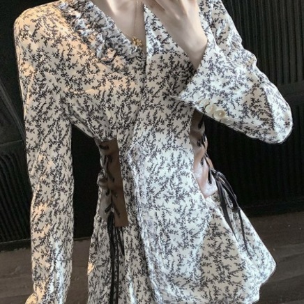 ビンテージ花柄ワンピース ワンピース ミニ丈 袖あり 長袖 Vネック フレア スリム Aライン