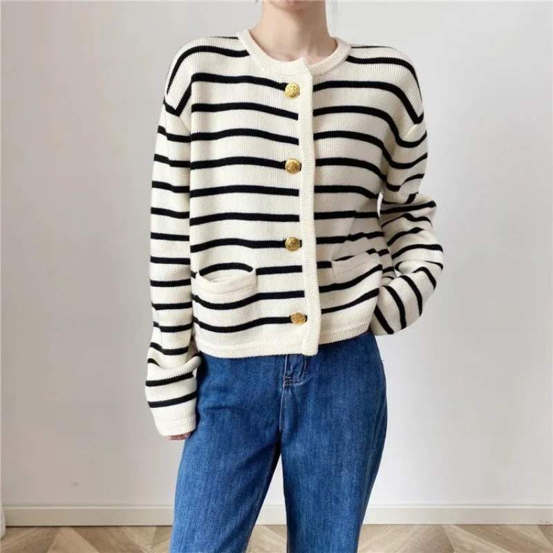 COS コントラストストライプニット　トラックジャケット S ネイビー CONTRAST-STRIPE KNITTED TRACK JACKET - NAVY / IVORY | COS