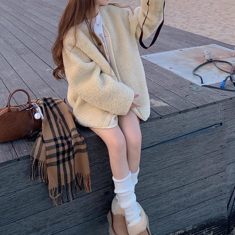 気質日没公園小柄毛皮一体コート女性ラム毛皮コートブーム