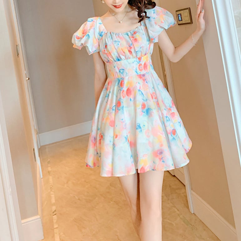 ワンピース 上着 人気 おすすめ おしゃれ お洒落 激安 安い プチプラ 半袖 スクエアネック　ボリュームスカート ふわふわ パフスリーブ ふんわり 膝丈 ミニスカート 柄 プリント lon
