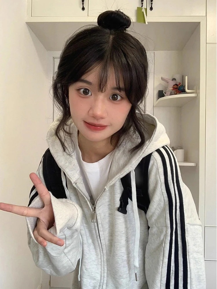 トップス ゆったりサイズワイドシルエットリラックススリーブトラック 2025 フード付き ルーズサイドフーディールーズボトムス ストレート系冬 秋冬 チャック韓国羽織りショート丈フルパーカー 4,012円