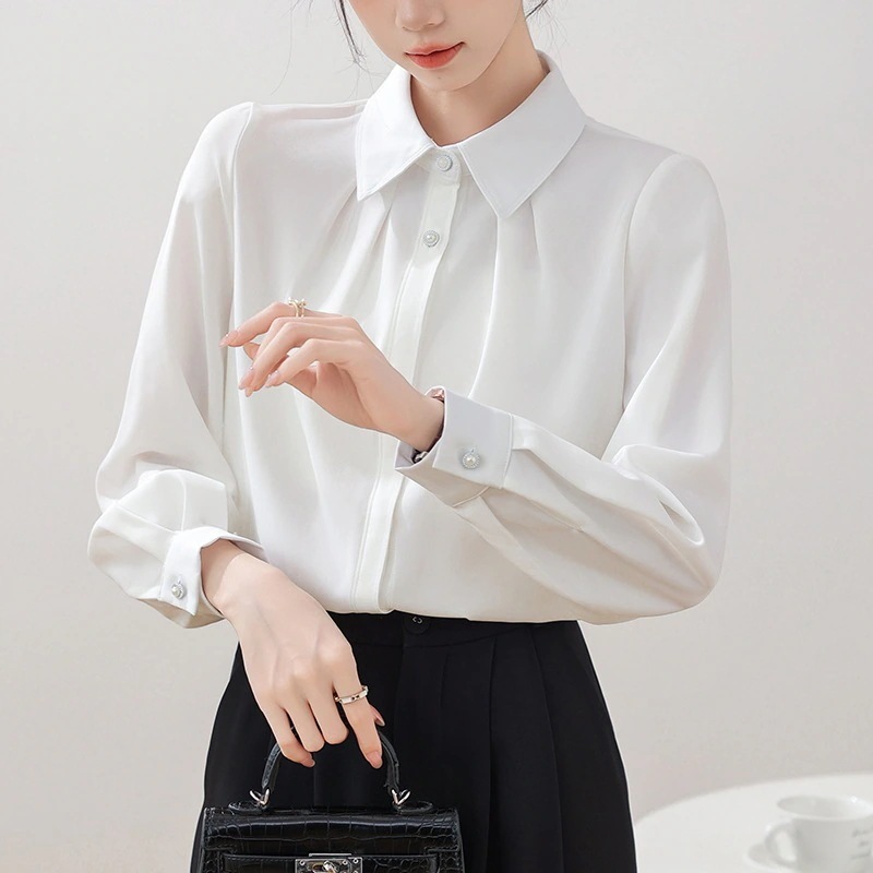 春先取りブラウス シャツ 韓国ファッション 着痩せスリム見え フランスの長袖シャツ女性2025春と秋の新しい通勤キャリアフォーマルワンピースの内側に肯定的な肩のトップスを取る