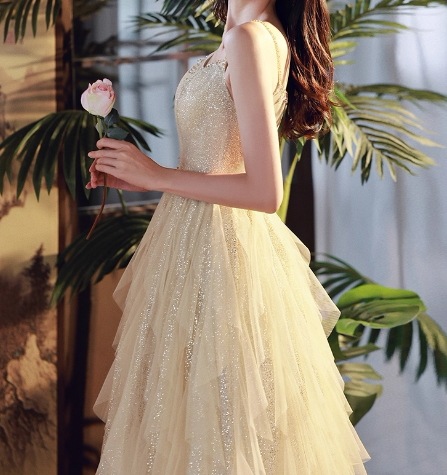 シャンパン色 カラードレス キャミソール シークインチュール ラッフルフリル 披露宴