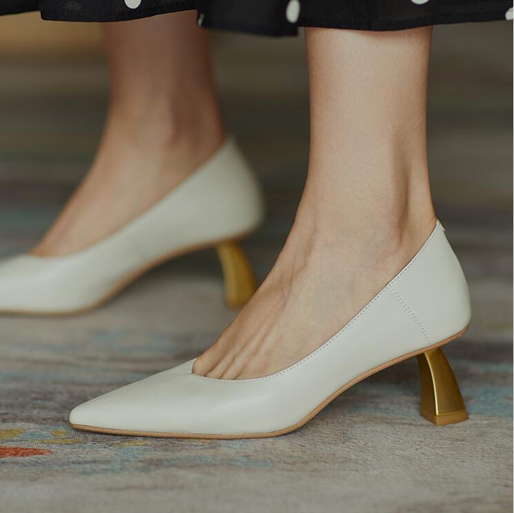 【本日限定】走れるパンプス　オフィス　通勤 パンプス　ポインテッドトゥ　フォーマル　就活 冠婚葬祭　5.5センチヒール　レディース　ブラック オフホワイト　パーティーパンプス