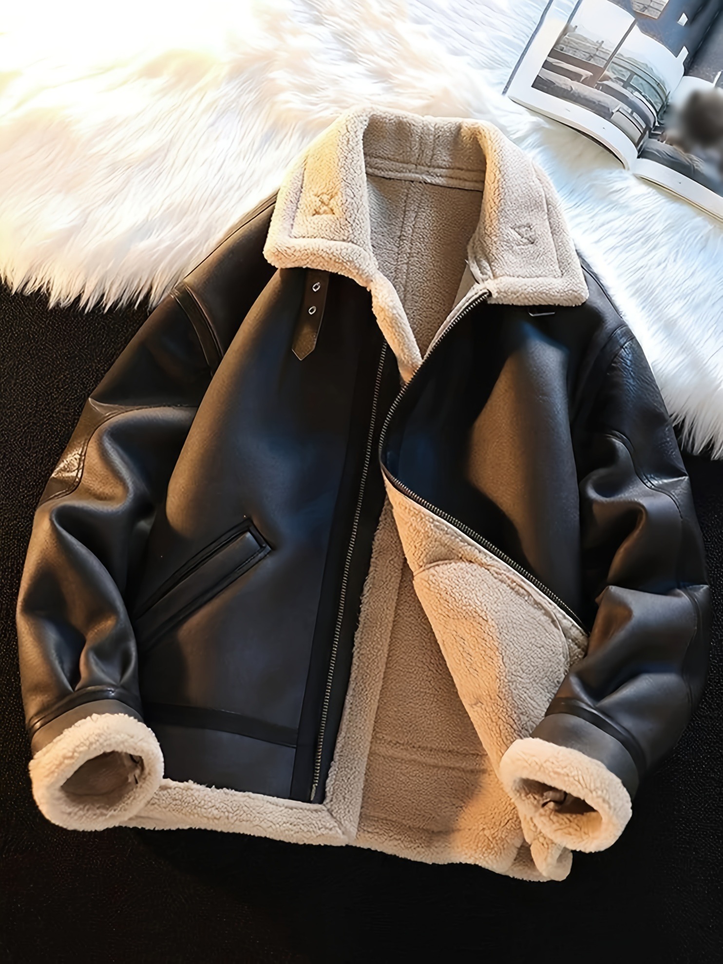 1pc メンズ フェイクレザー ジャケット シアリングライニング ラペル 無地 長袖 ジッパー開閉 ポリエステル織物裏地 軽いストレッチ ポケット付き - ファッショナブルな冬の防寒着