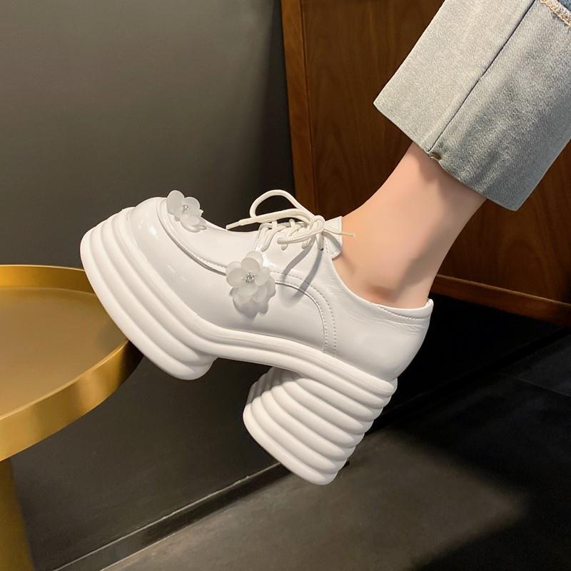 【送料無料】ウェッジ厚底シングルシューズレディースオールマッチレースアッププラットフォームシューズ23白花超ハイヒールレザーシューズ 5,035円