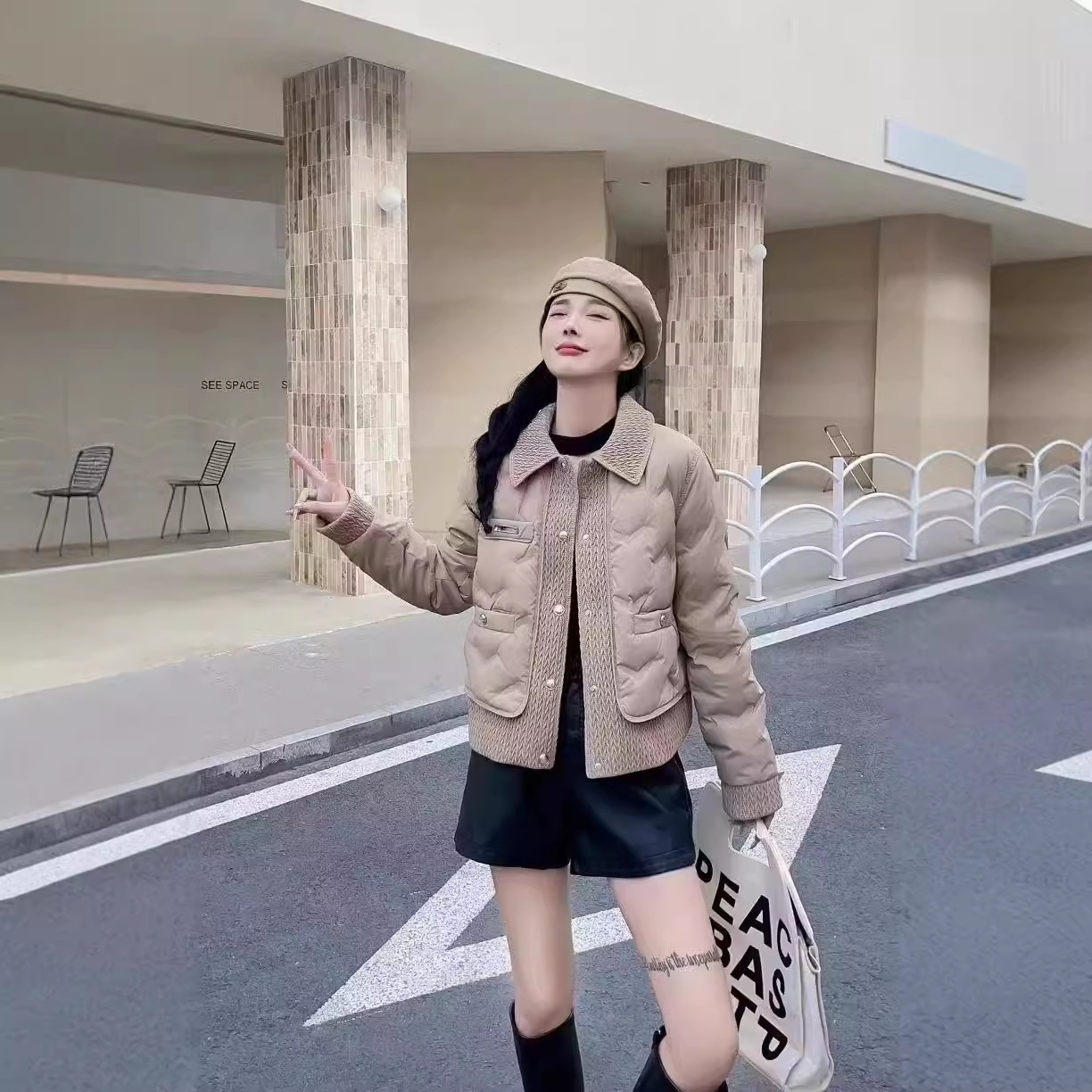 2025 秋と冬の新ヨーロッパダウンジャケット女性のルーズスリム韓国スタイルの小さな香りショートライトジャケット女性のトップ
