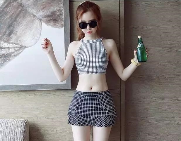 4110.チェック柄ホルターネックビキニ（ホワイト＆ブラック）2019 春夏 海 プール BBQ スパ 100,000円