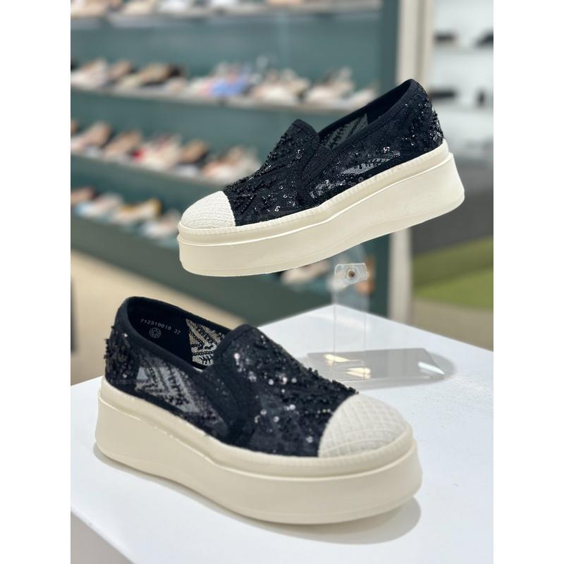 [驪州店] [] 女性の甲バンドメッシュディテールスリッポンスニーカー（2color）712510010 ブラック