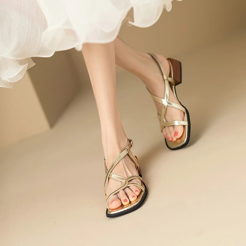 ストラップ2024サイズの太さとレトロな夏のスクエア靴夏ローマサンダル 5,244円