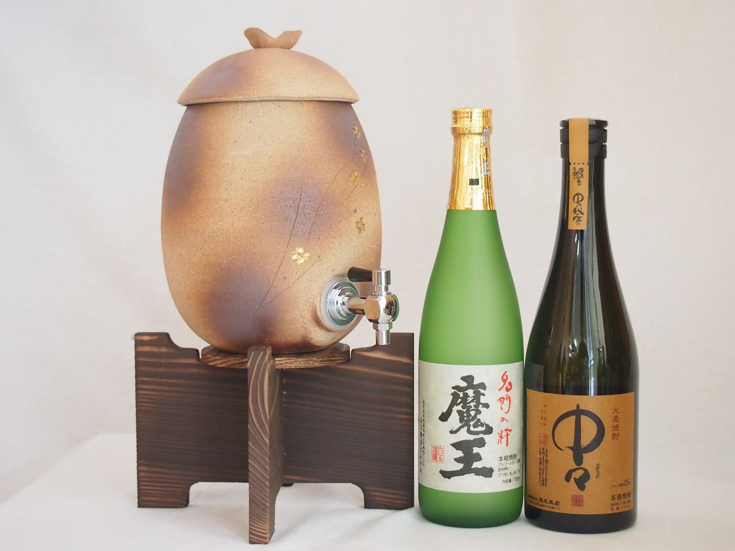 信楽焼明山窯　焼酎サーバー　火色金小紋　2200ｃｃ(滋賀県)芋焼酎2本セット 魔王720ml 中